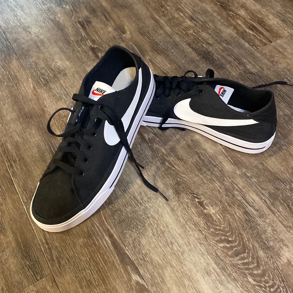 Black and White Low top Nikes